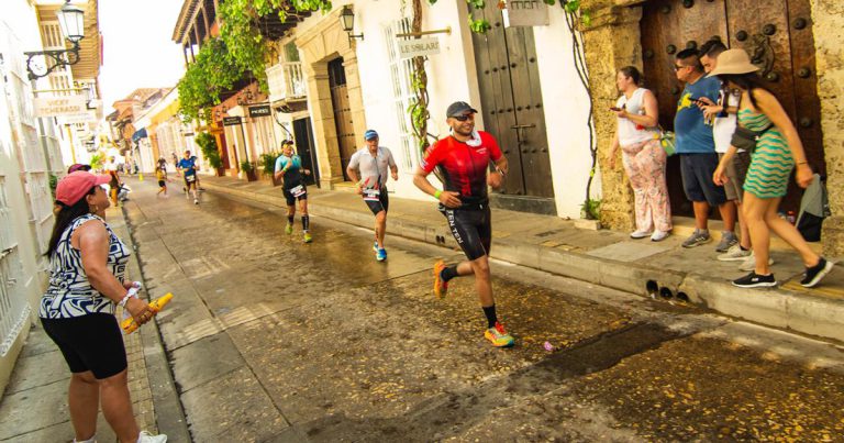 Atleta del 5150 Cartagena en el Centro Histórico