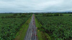 Participantes durante el recorrido de Urabá Corre